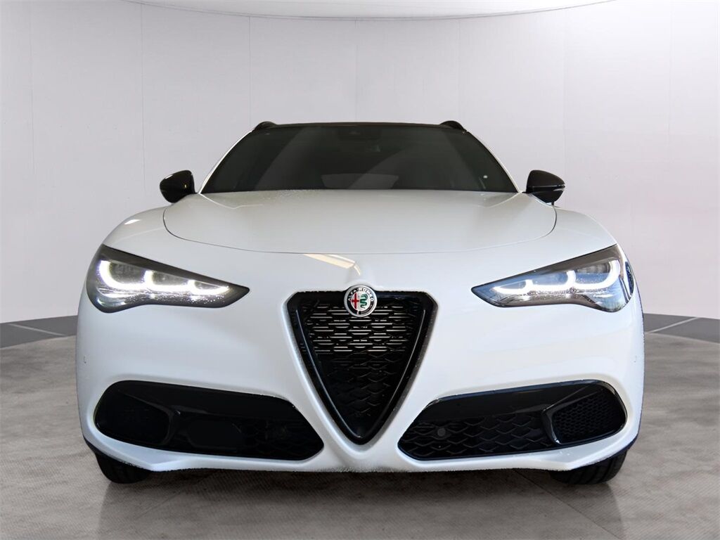 2025 Alfa Romeo Stelvio