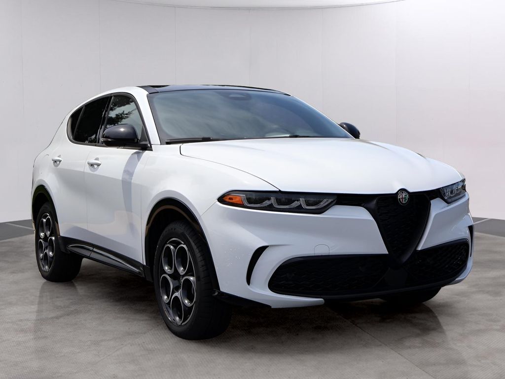 2025 Alfa Romeo Tonale Base