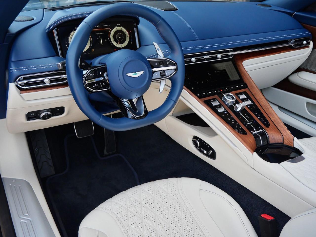 2025 Aston Martin DB12 Volante Volante
