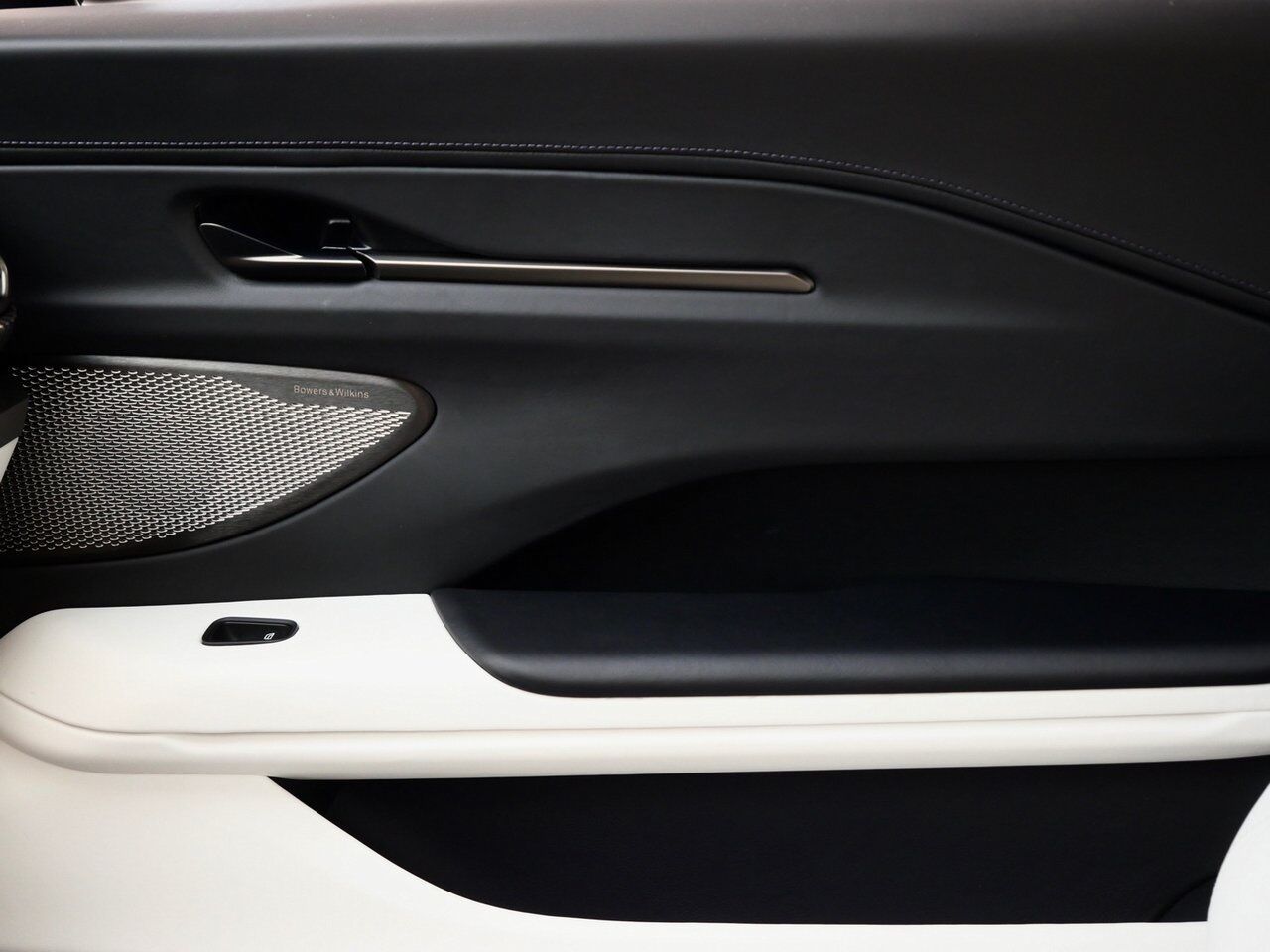 2025 Aston Martin Vantage Lawrence KS