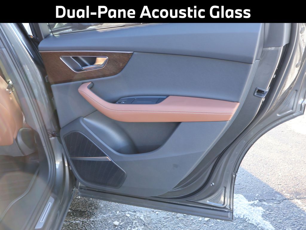 2025 Audi Q7 45 Premium Plus