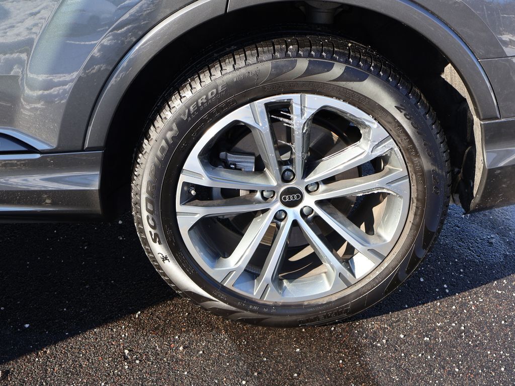2025 Audi Q7 45 Premium Plus