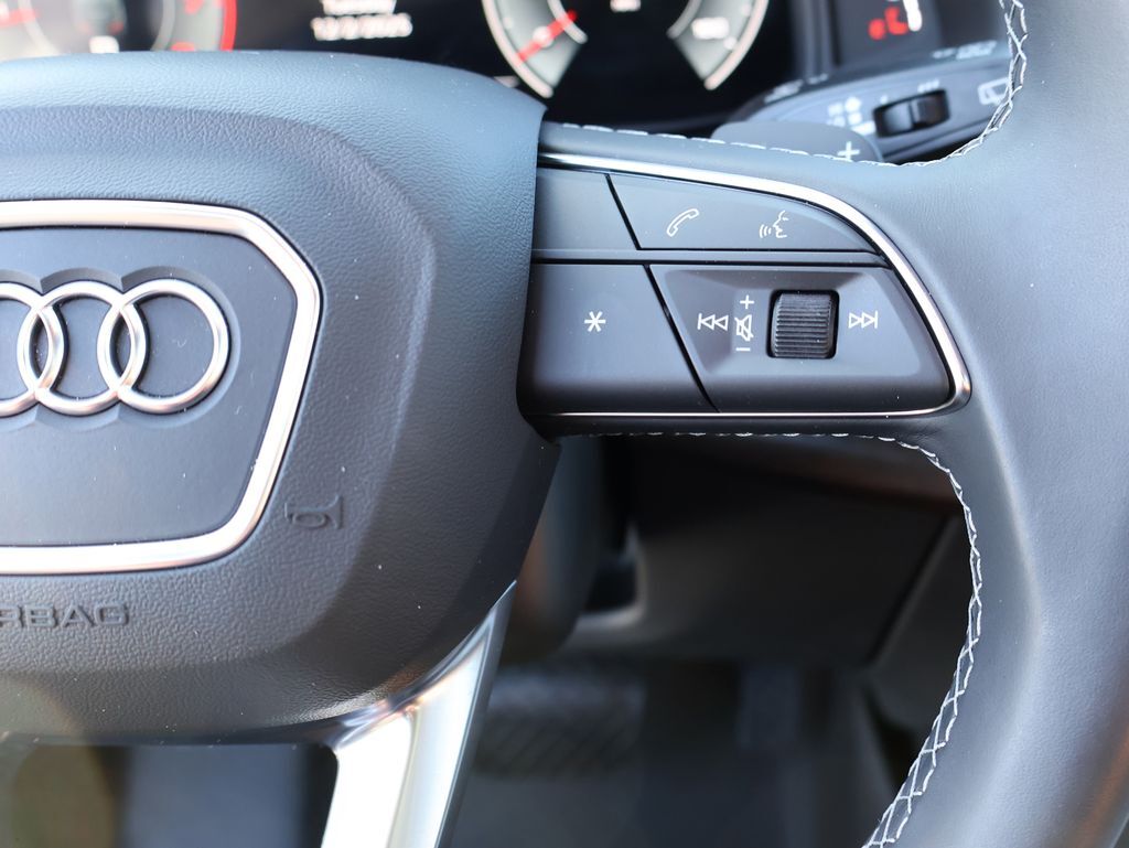 2025 Audi Q7 45 Premium Plus