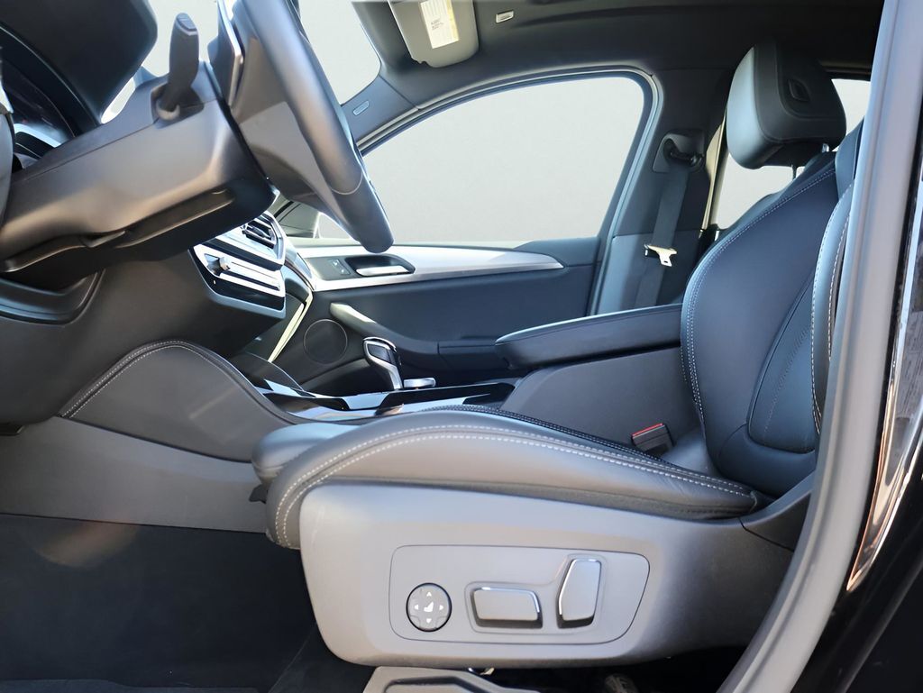 2025 BMW X4 xDrive30i