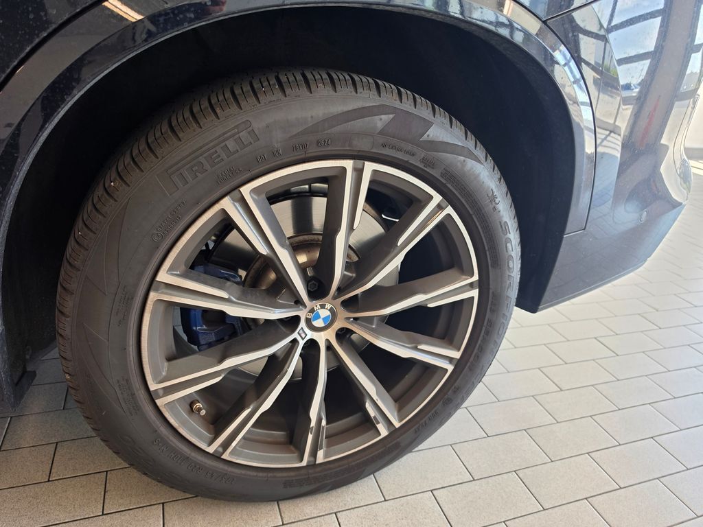 2025 BMW X5 M60i