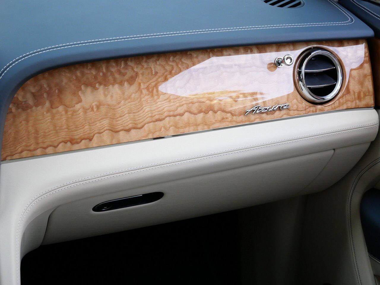 2025 Bentley Bentayga Azure Lawrence KS