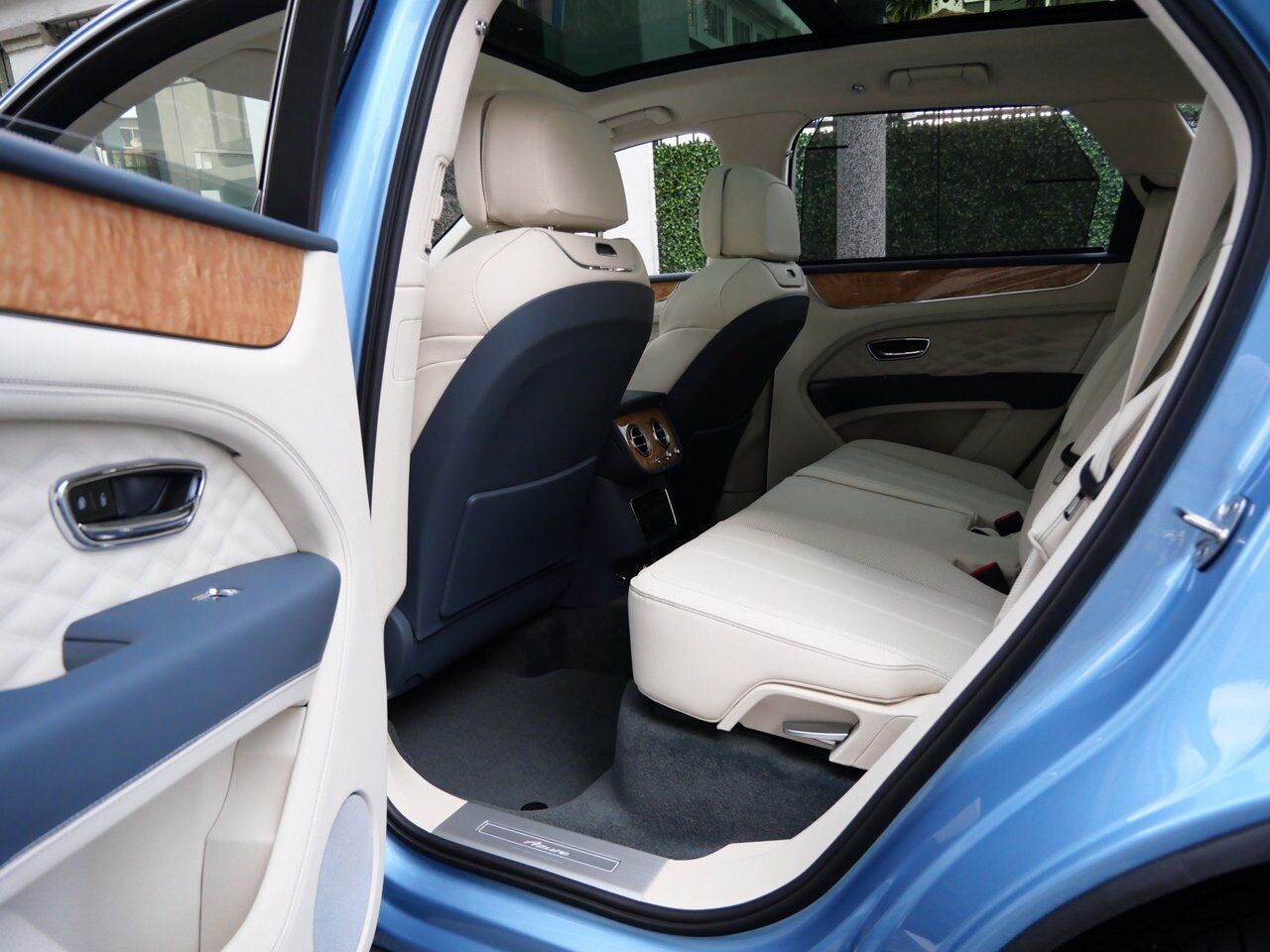 2025 Bentley Bentayga Azure Lawrence KS