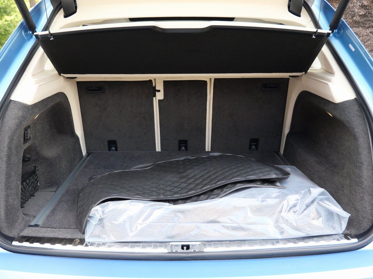 2025 Bentley Bentayga Azure Lawrence KS