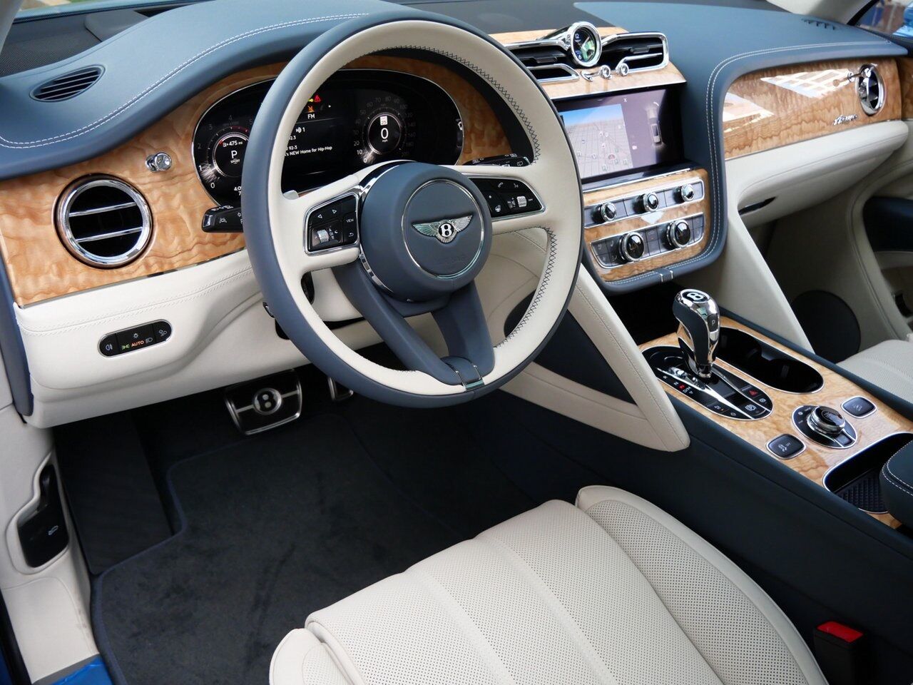 2025 Bentley Bentayga Azure Lawrence KS