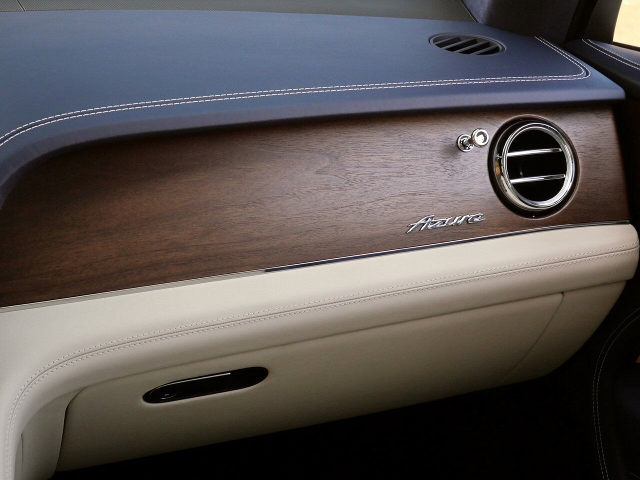 2025 Bentley Bentayga Azure Lawrence KS