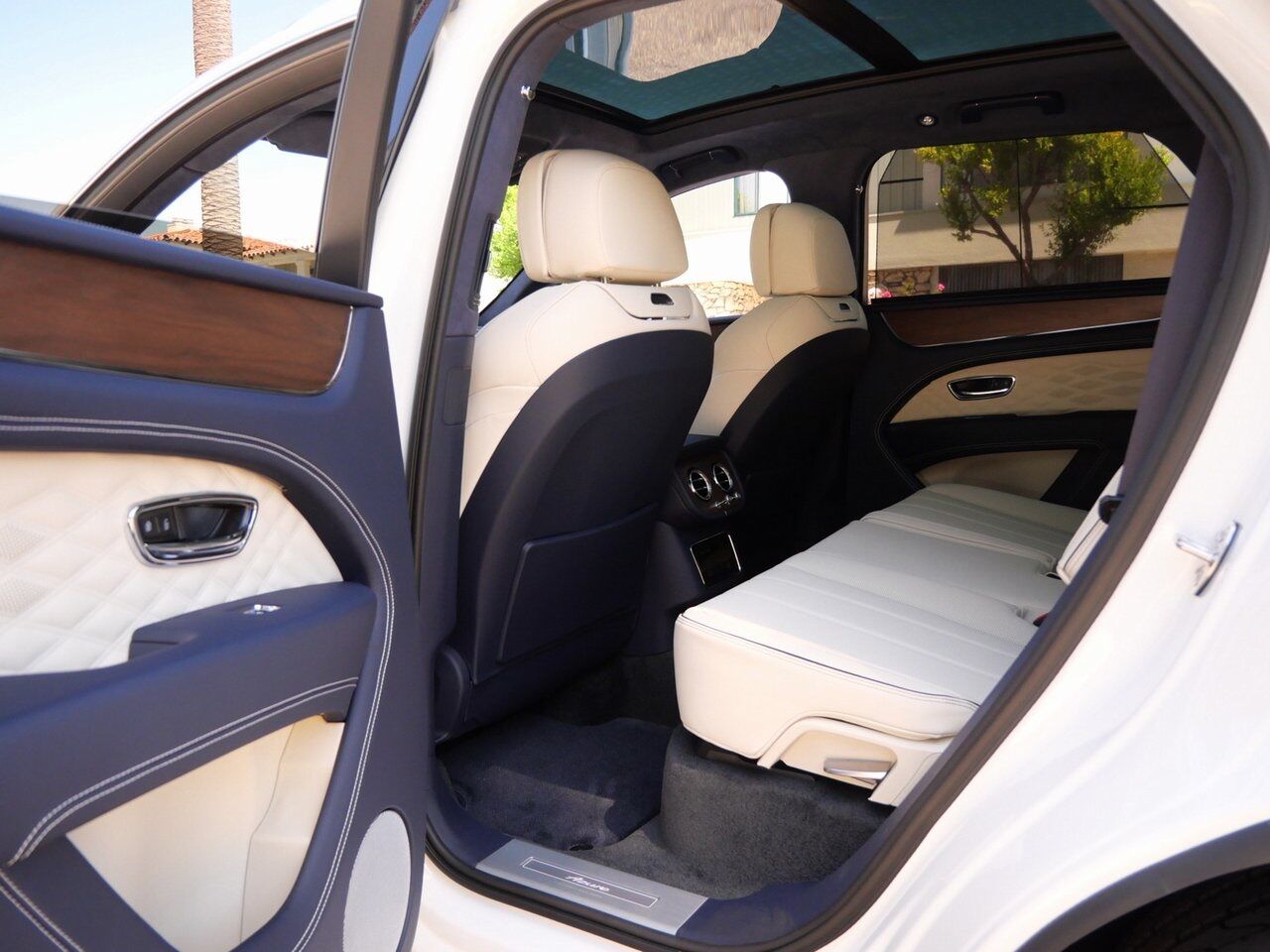2025 Bentley Bentayga Azure Lawrence KS