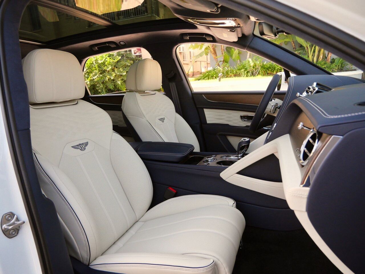 2025 Bentley Bentayga Azure Lawrence KS