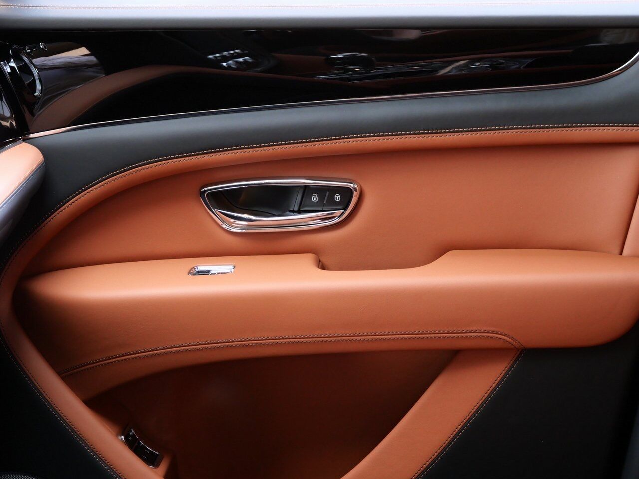 2025 Bentley Bentayga EWB Lawrence KS