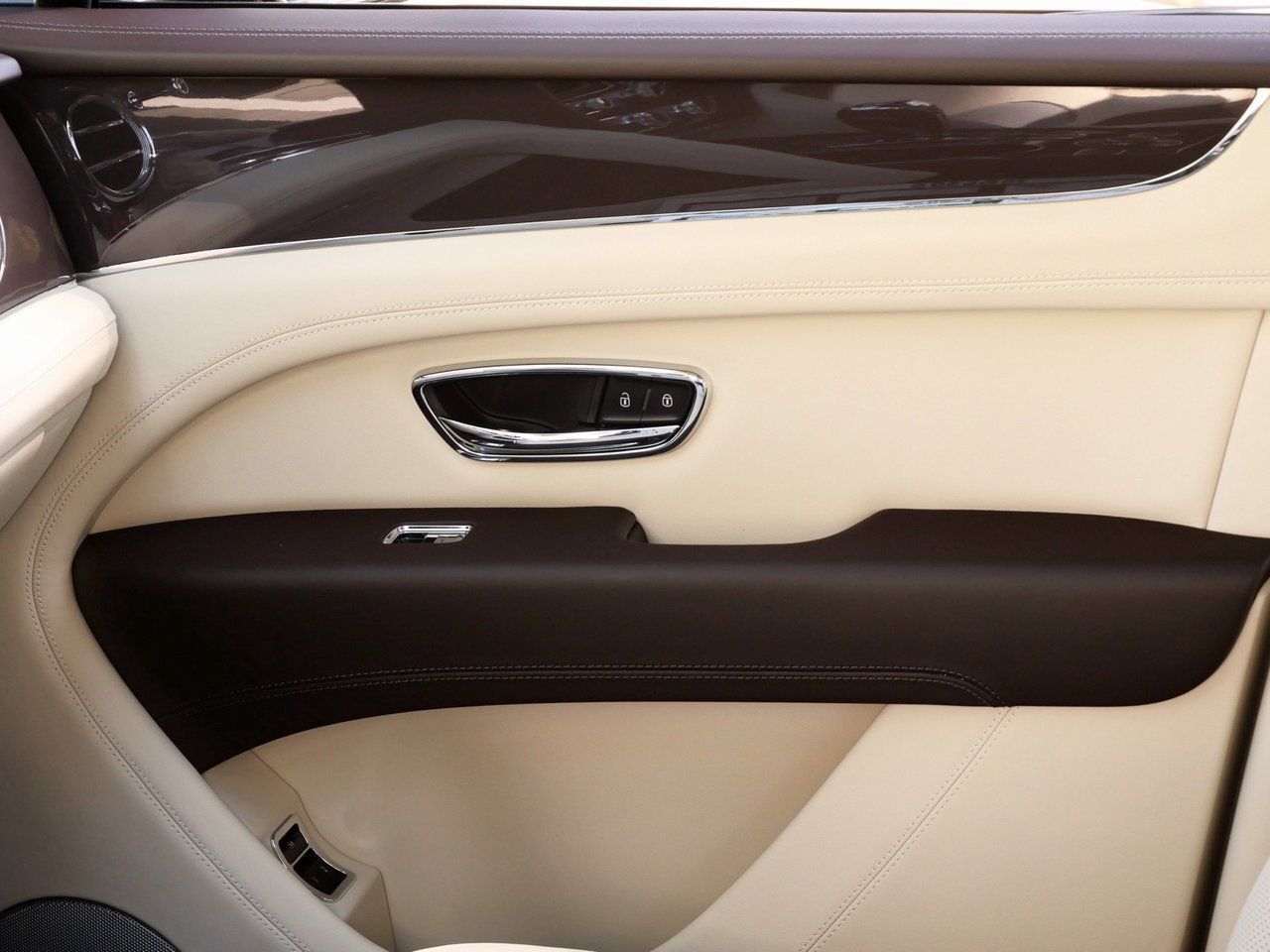 2025 Bentley Bentayga EWB Lawrence KS