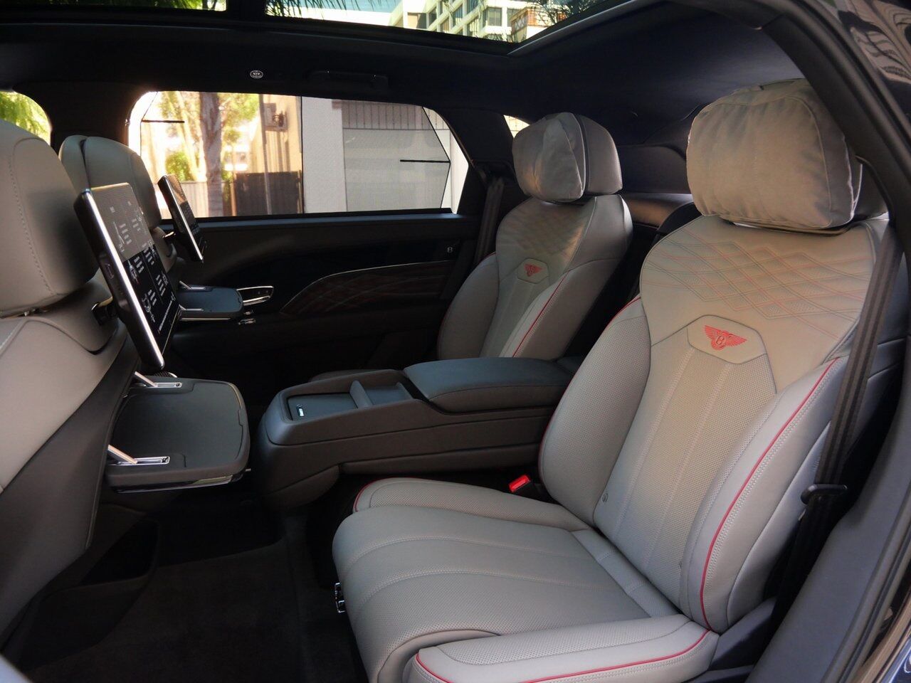 2025 Bentley Bentayga EWB Mulliner Lawrence KS