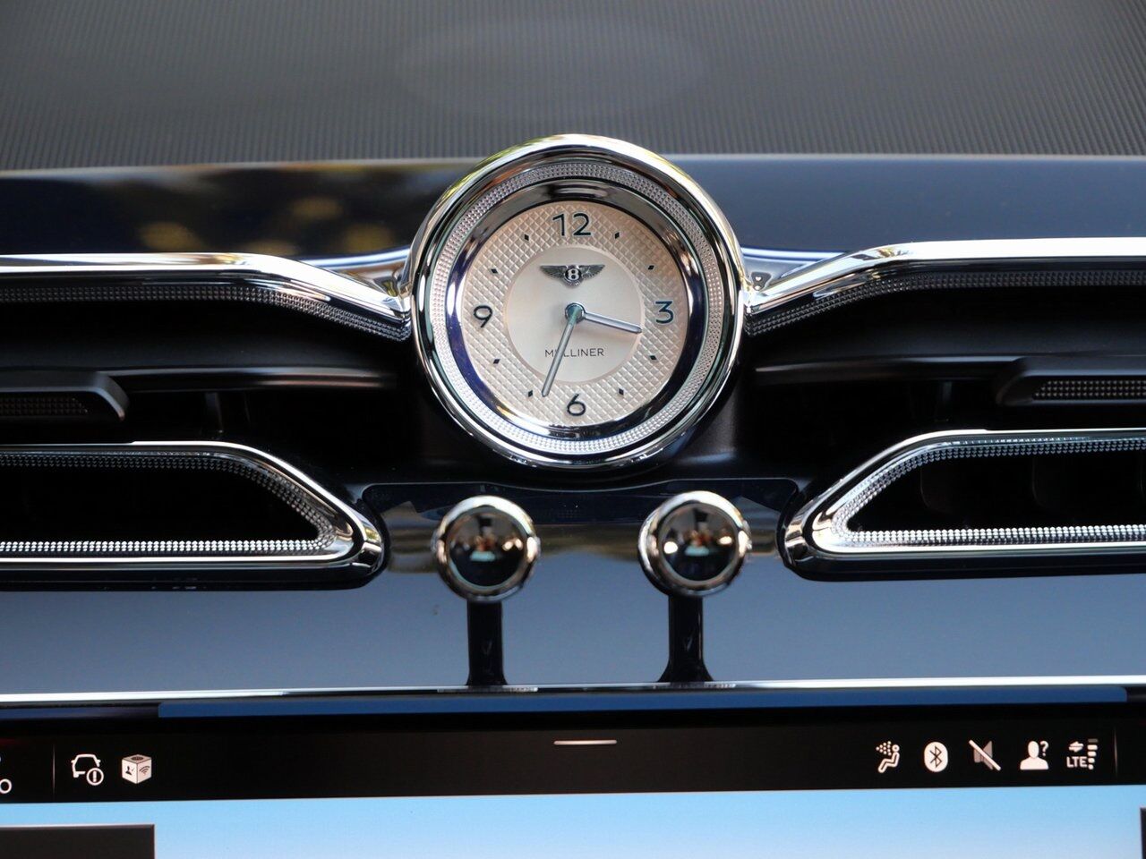 2025 Bentley Bentayga EWB Mulliner Lawrence KS