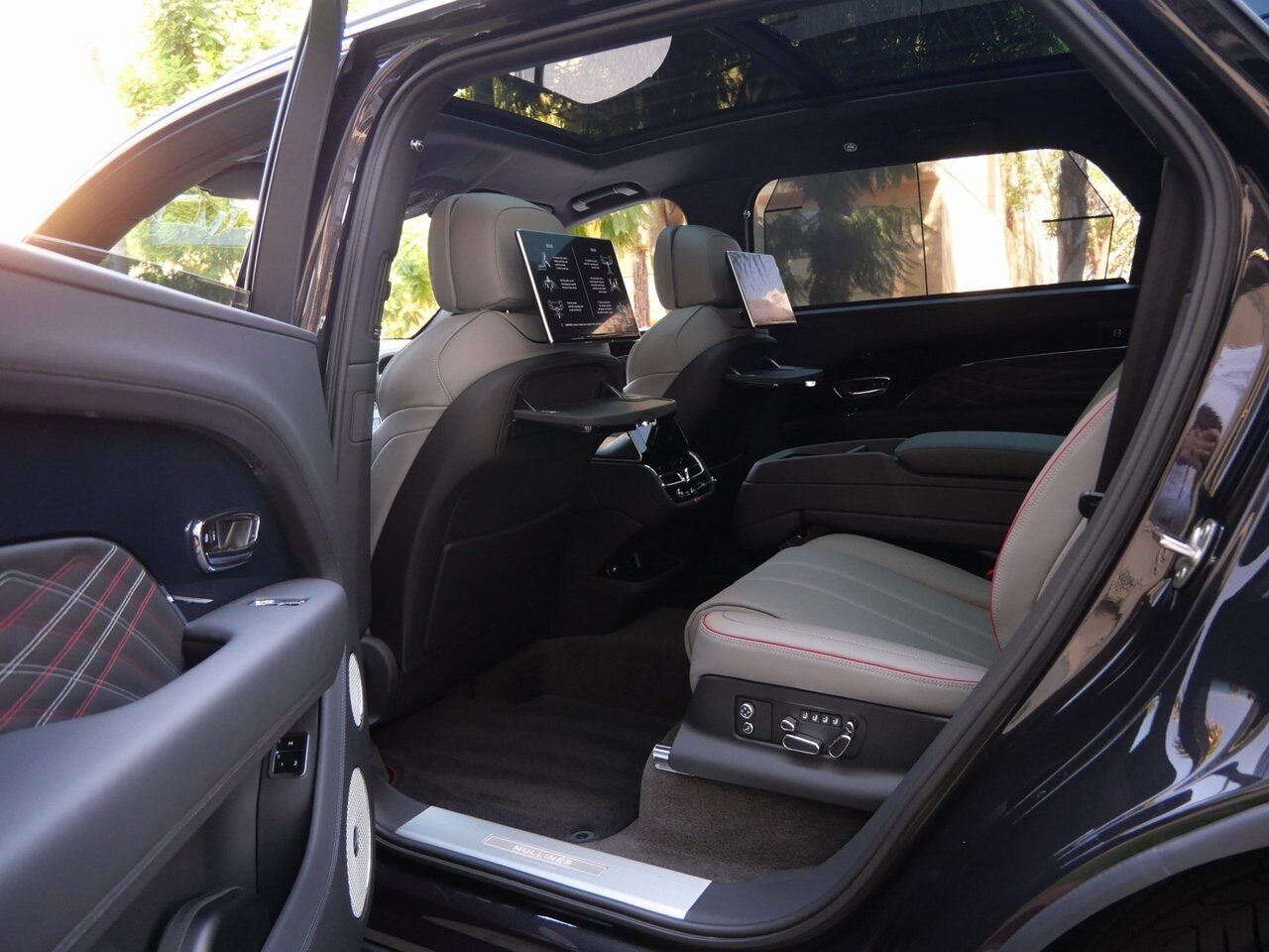 2025 Bentley Bentayga EWB Mulliner Lawrence KS
