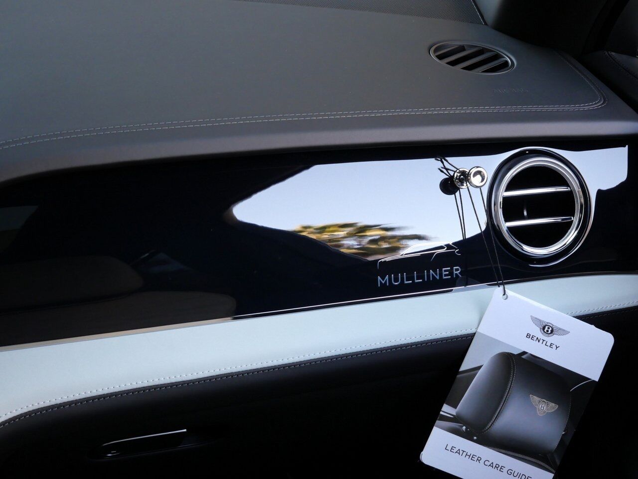 2025 Bentley Bentayga EWB Mulliner Lawrence KS