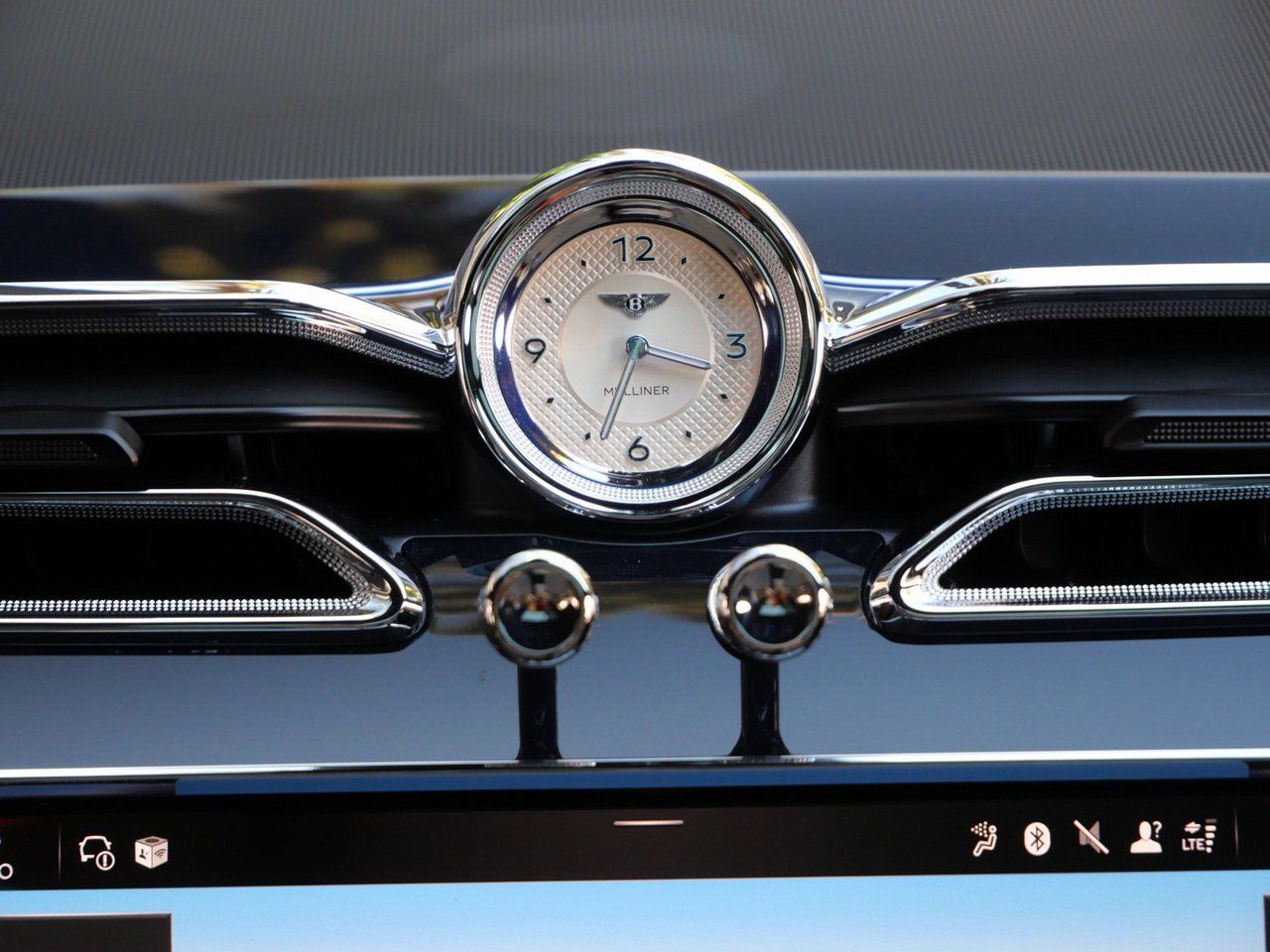 2025 Bentley Bentayga EWB Mulliner Mulliner Lawrence KS