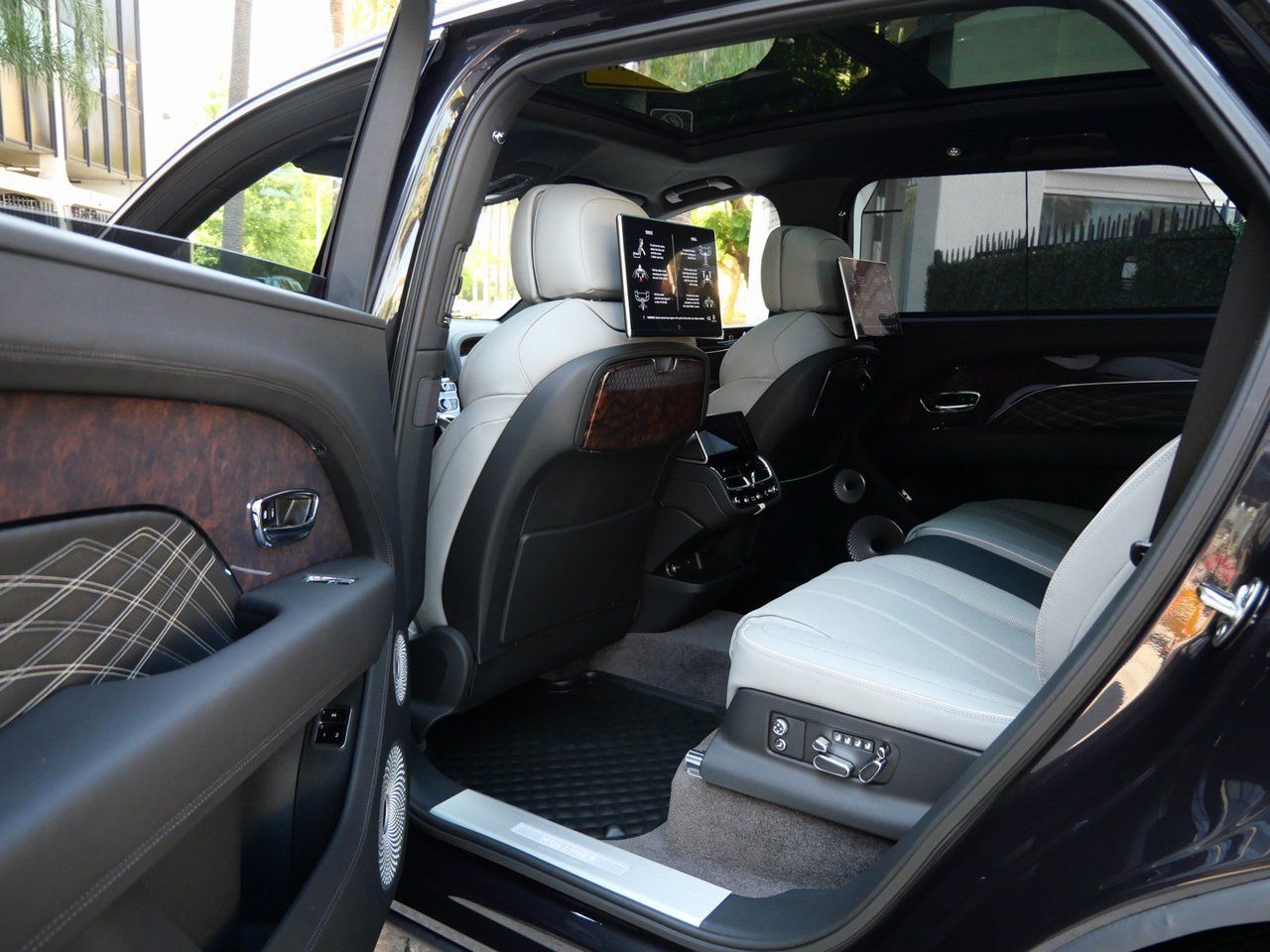 2025 Bentley Bentayga EWB Mulliner Mulliner Lawrence KS