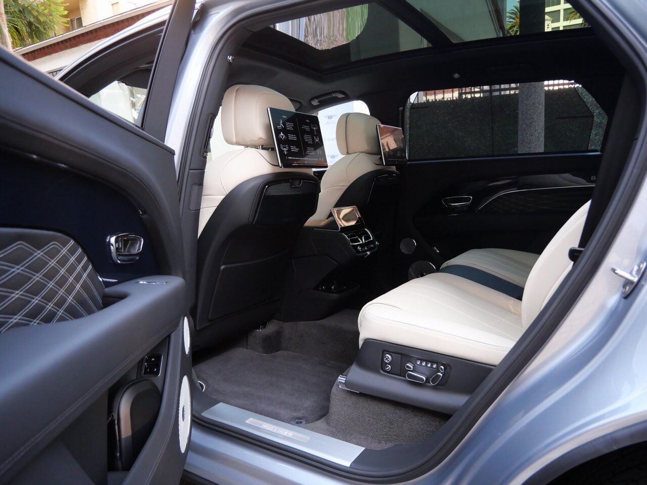 2025 Bentley Bentayga EWB Mulliner Lawrence KS