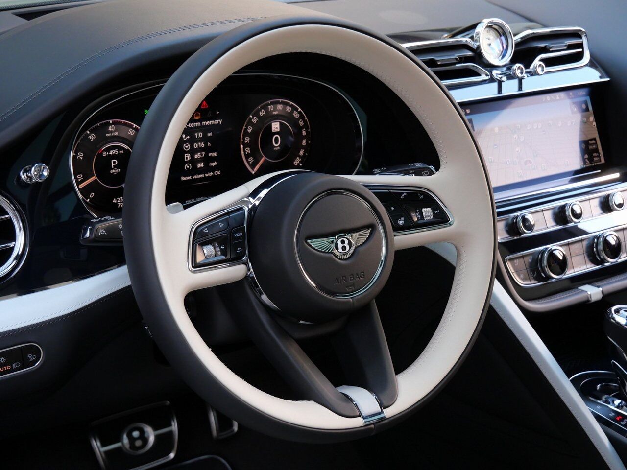 2025 Bentley Bentayga EWB Mulliner Lawrence KS