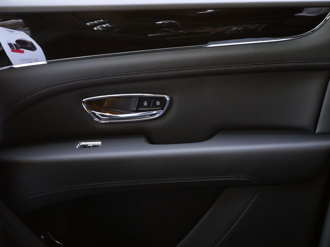 2025 Bentley Bentayga Hybrid Lawrence KS