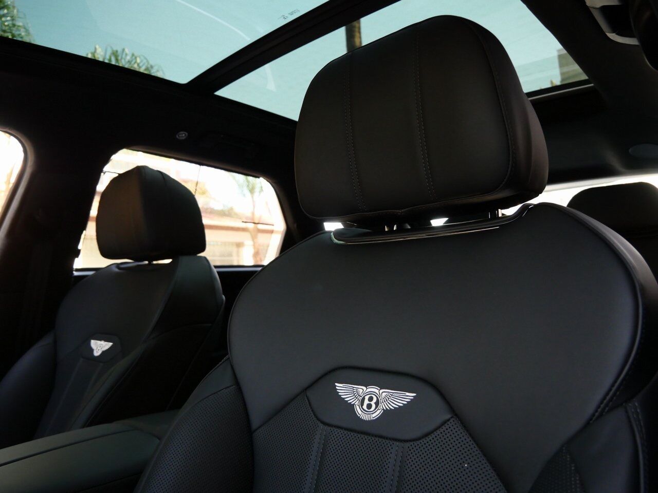 2025 Bentley Bentayga Hybrid Lawrence KS