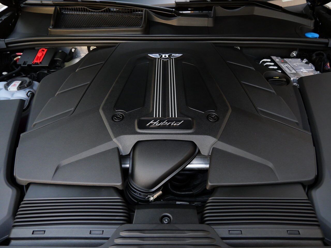 2025 Bentley Bentayga Hybrid Lawrence KS