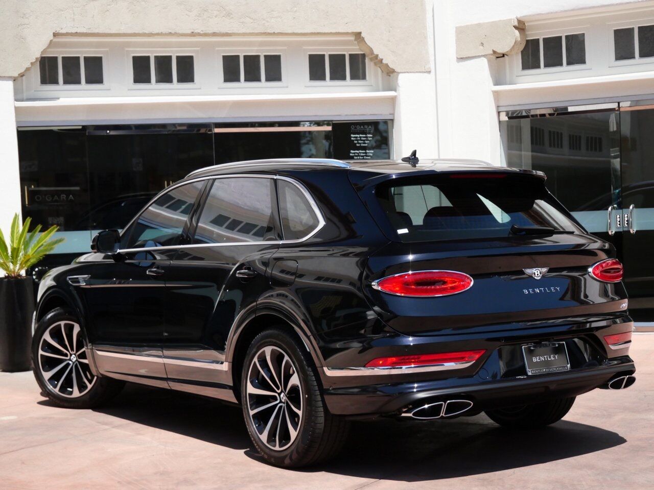 2025 Bentley Bentayga Hybrid Lawrence KS