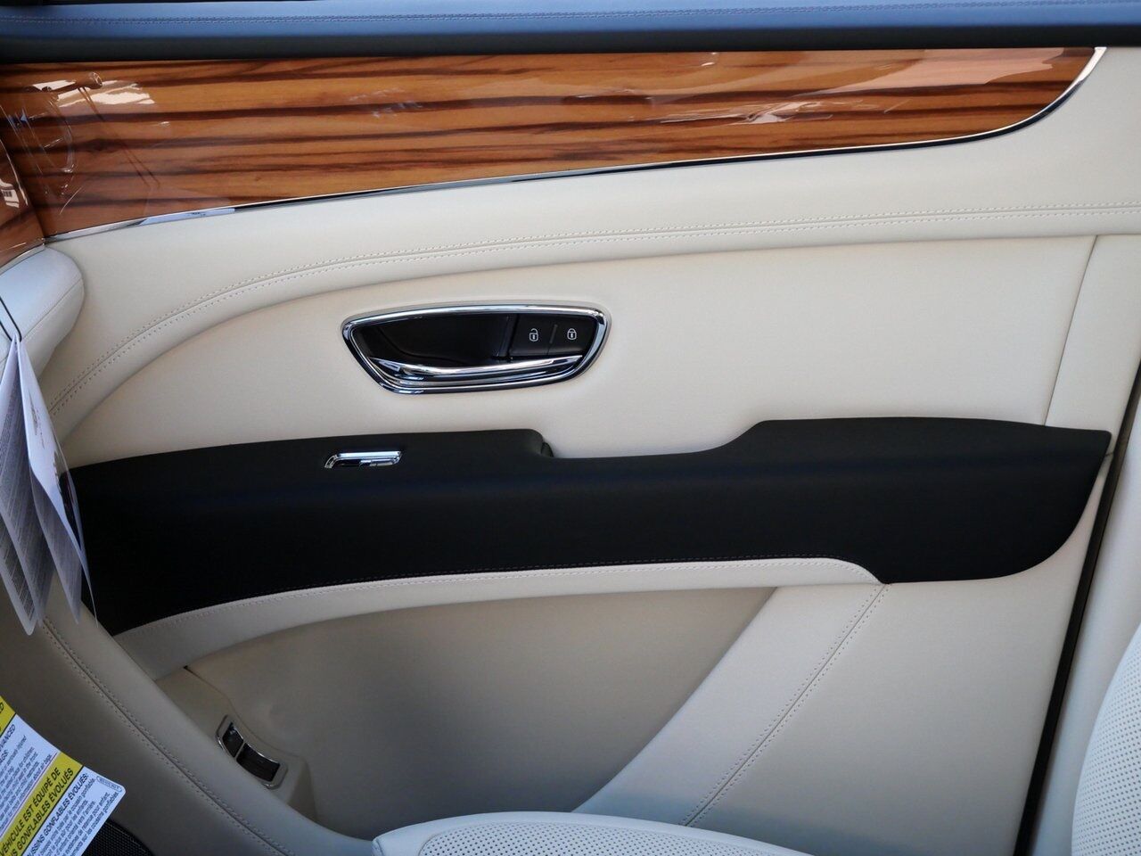 2025 Bentley Bentayga Hybrid Lawrence KS