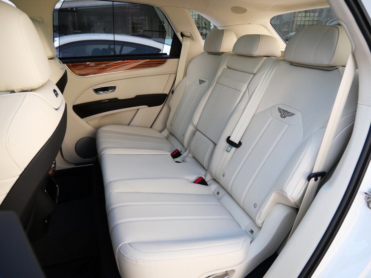 2025 Bentley Bentayga Hybrid Lawrence KS