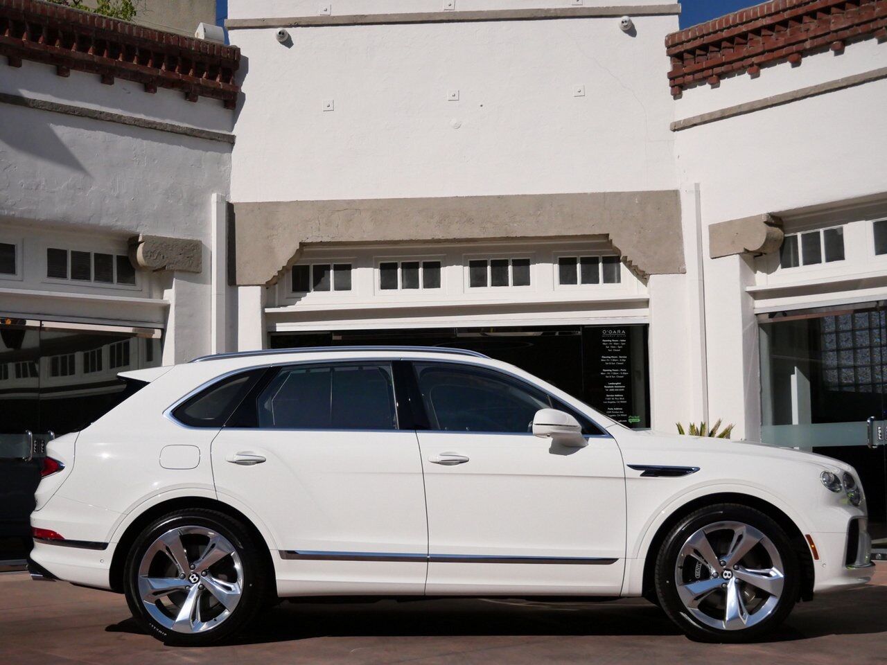 2025 Bentley Bentayga Hybrid Lawrence KS