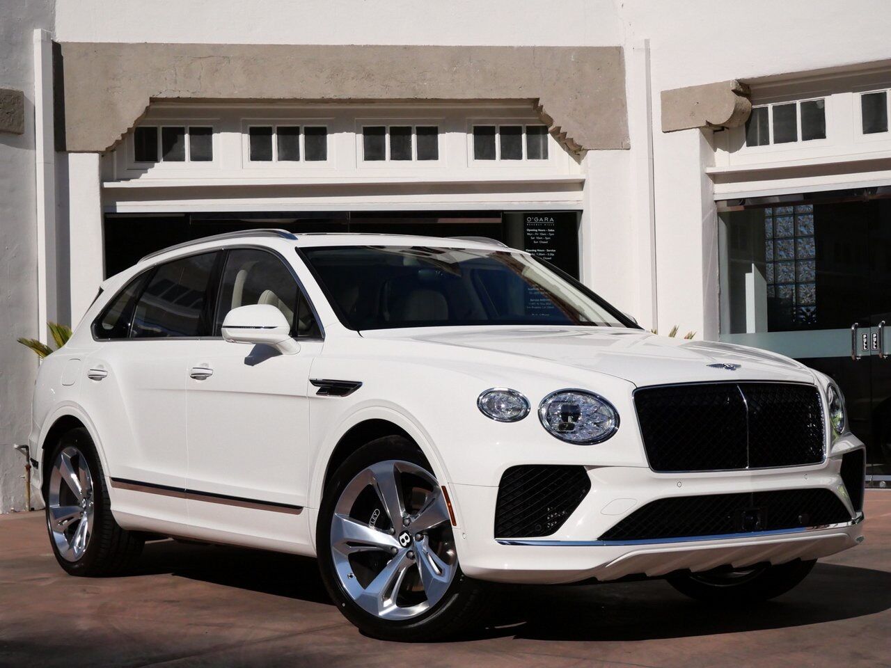 2025 Bentley Bentayga Hybrid