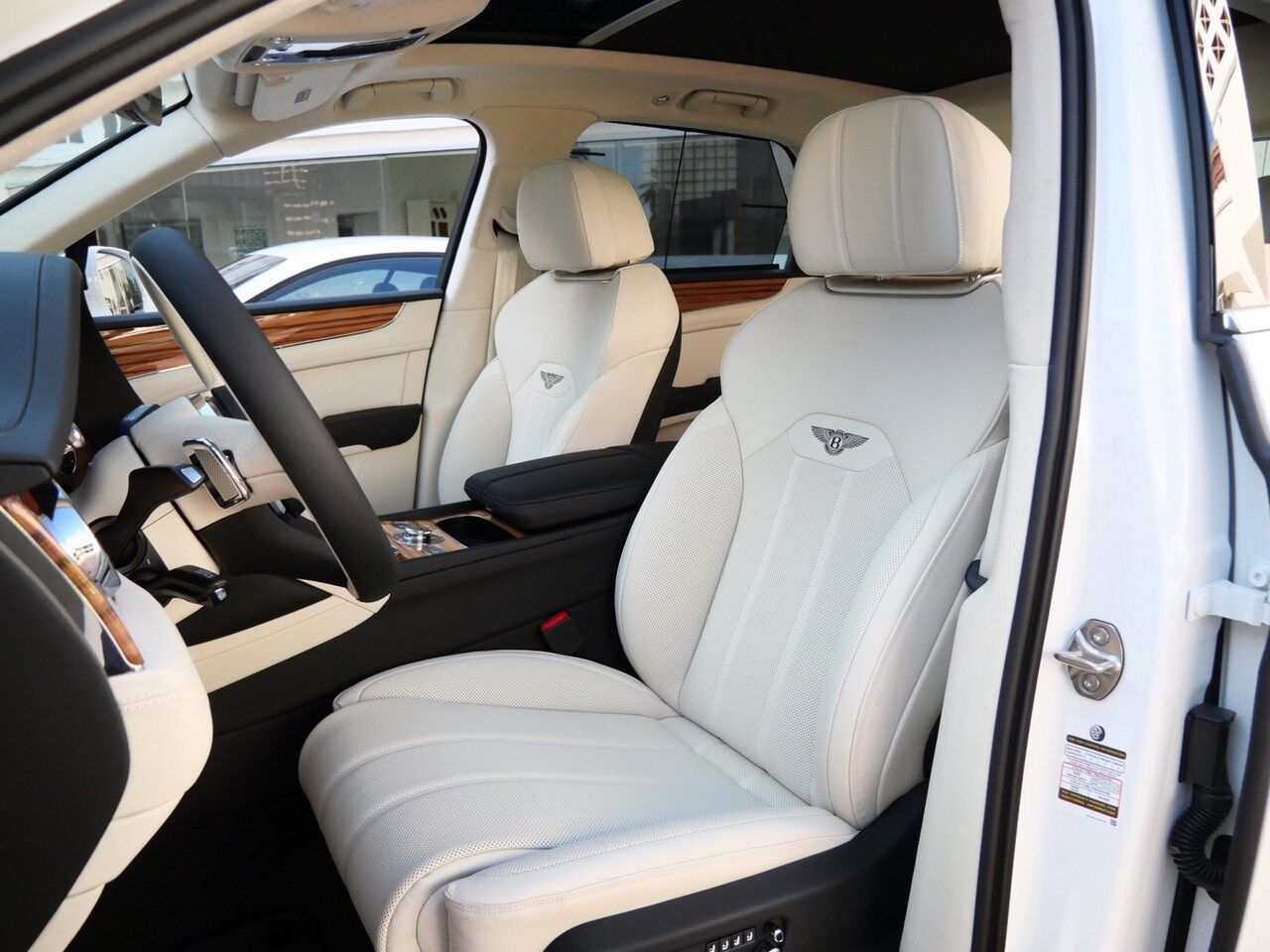 2025 Bentley Bentayga Hybrid