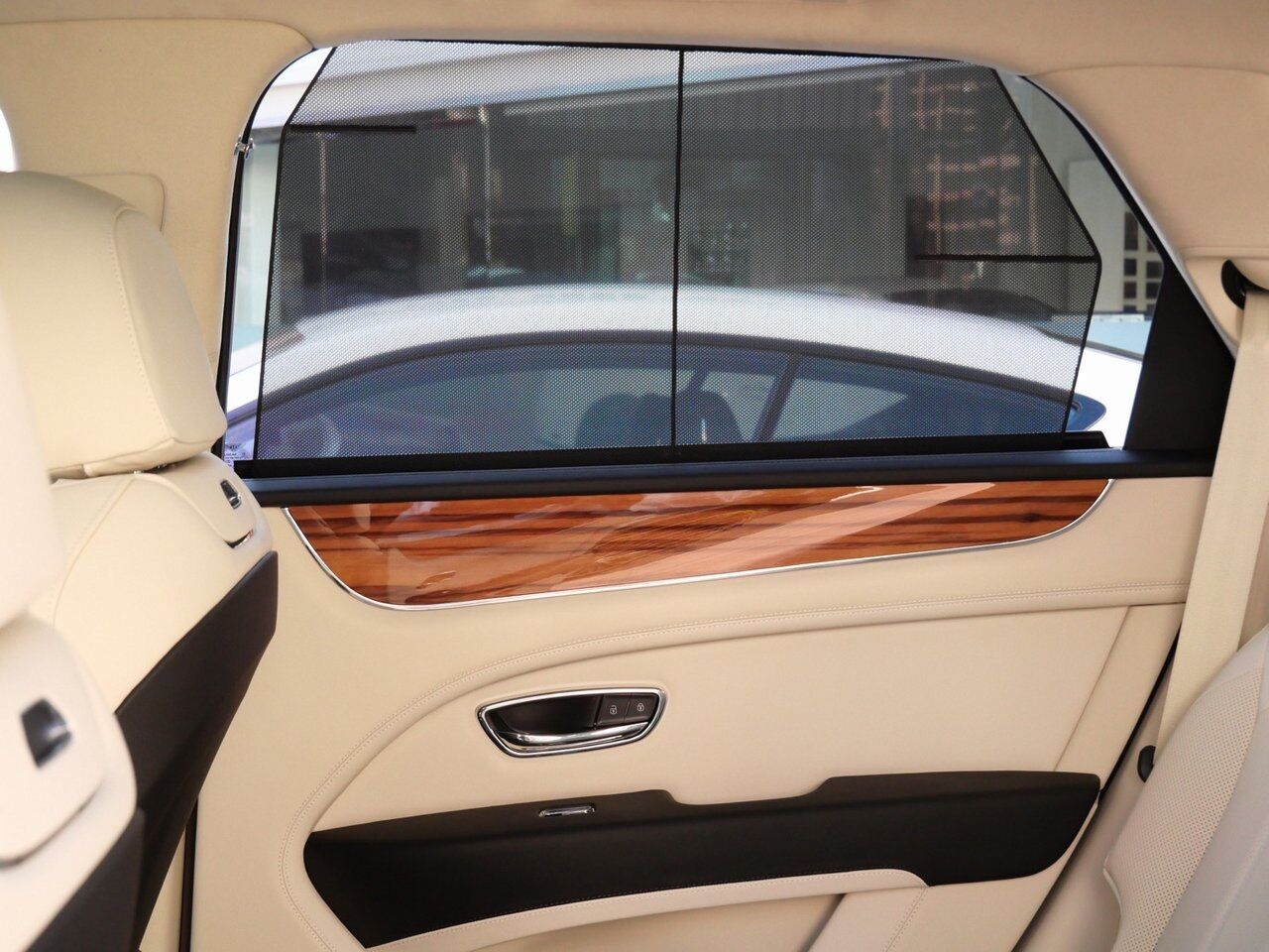 2025 Bentley Bentayga Hybrid Lawrence KS