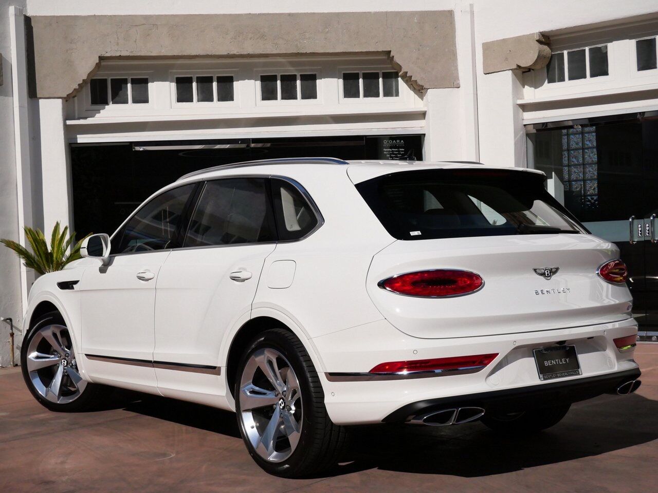 2025 Bentley Bentayga Hybrid