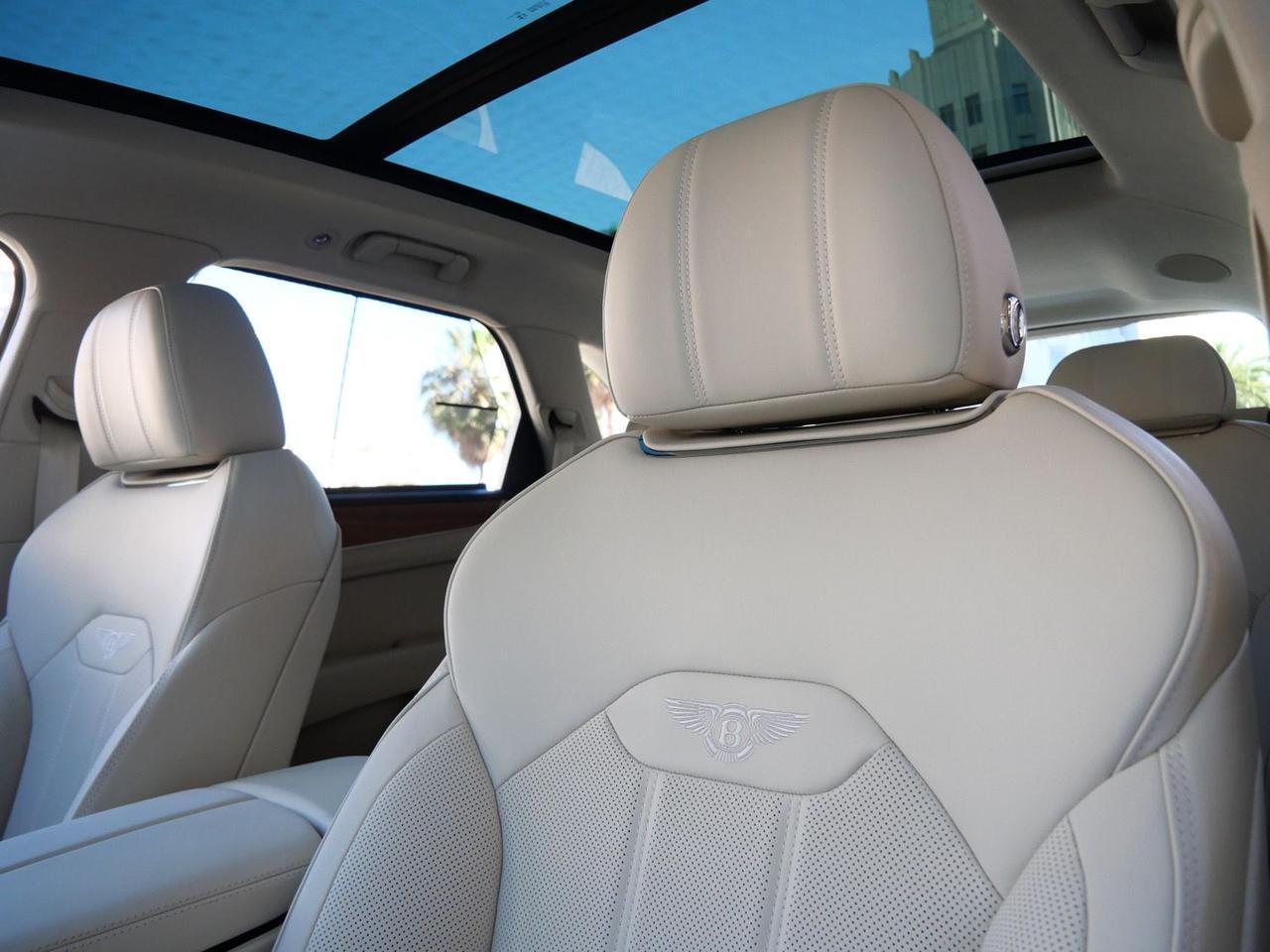 2025 Bentley Bentayga Hybrid V6 Lawrence KS