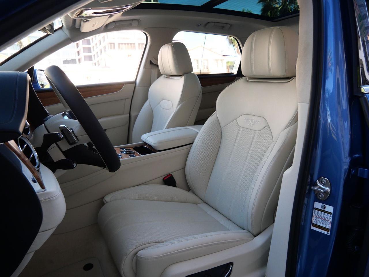 2025 Bentley Bentayga Hybrid V6 Lawrence KS