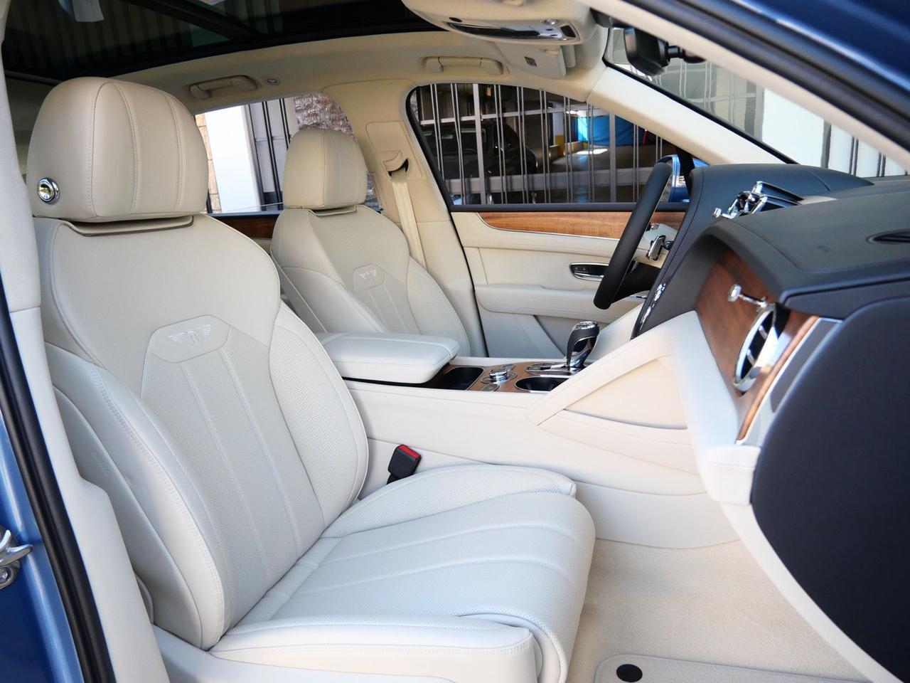 2025 Bentley Bentayga Hybrid V6 Lawrence KS