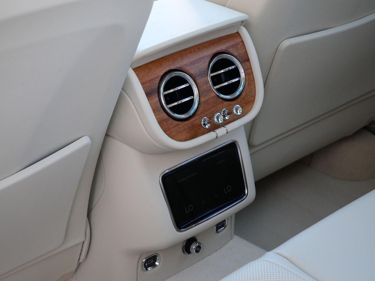 2025 Bentley Bentayga Hybrid V6 Lawrence KS