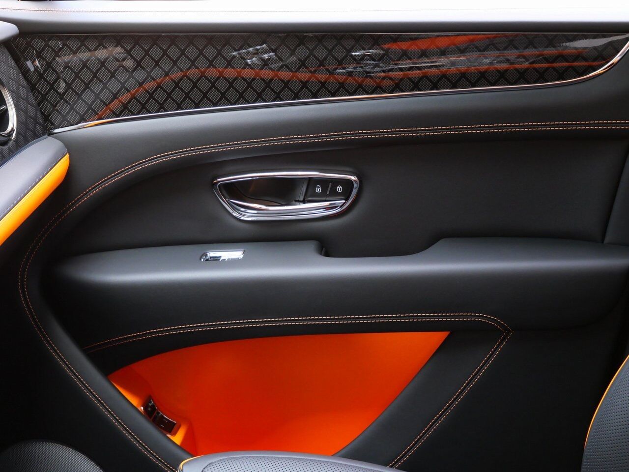 2025 Bentley Bentayga S Black Edition Lawrence KS