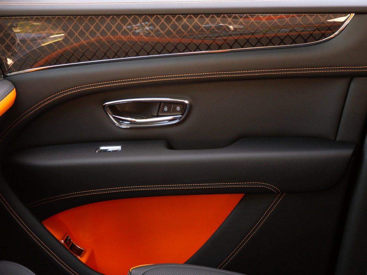 2025 Bentley Bentayga S Black Edition Lawrence KS