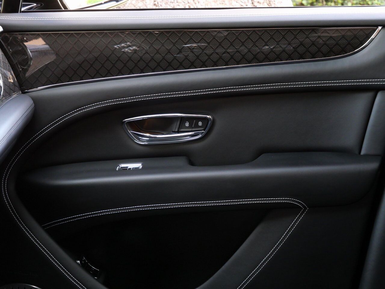 2025 Bentley Bentayga S Black Edition Lawrence KS