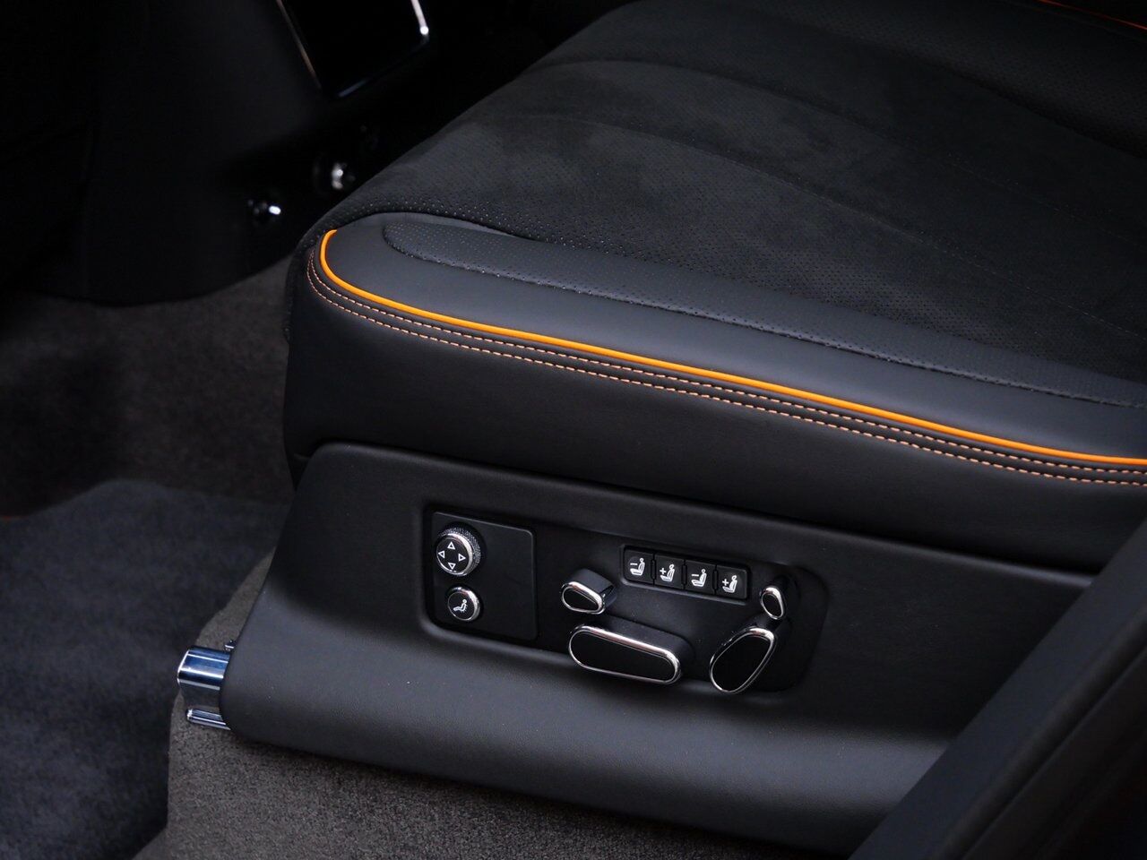 2025 Bentley Bentayga S Black Edition Lawrence KS