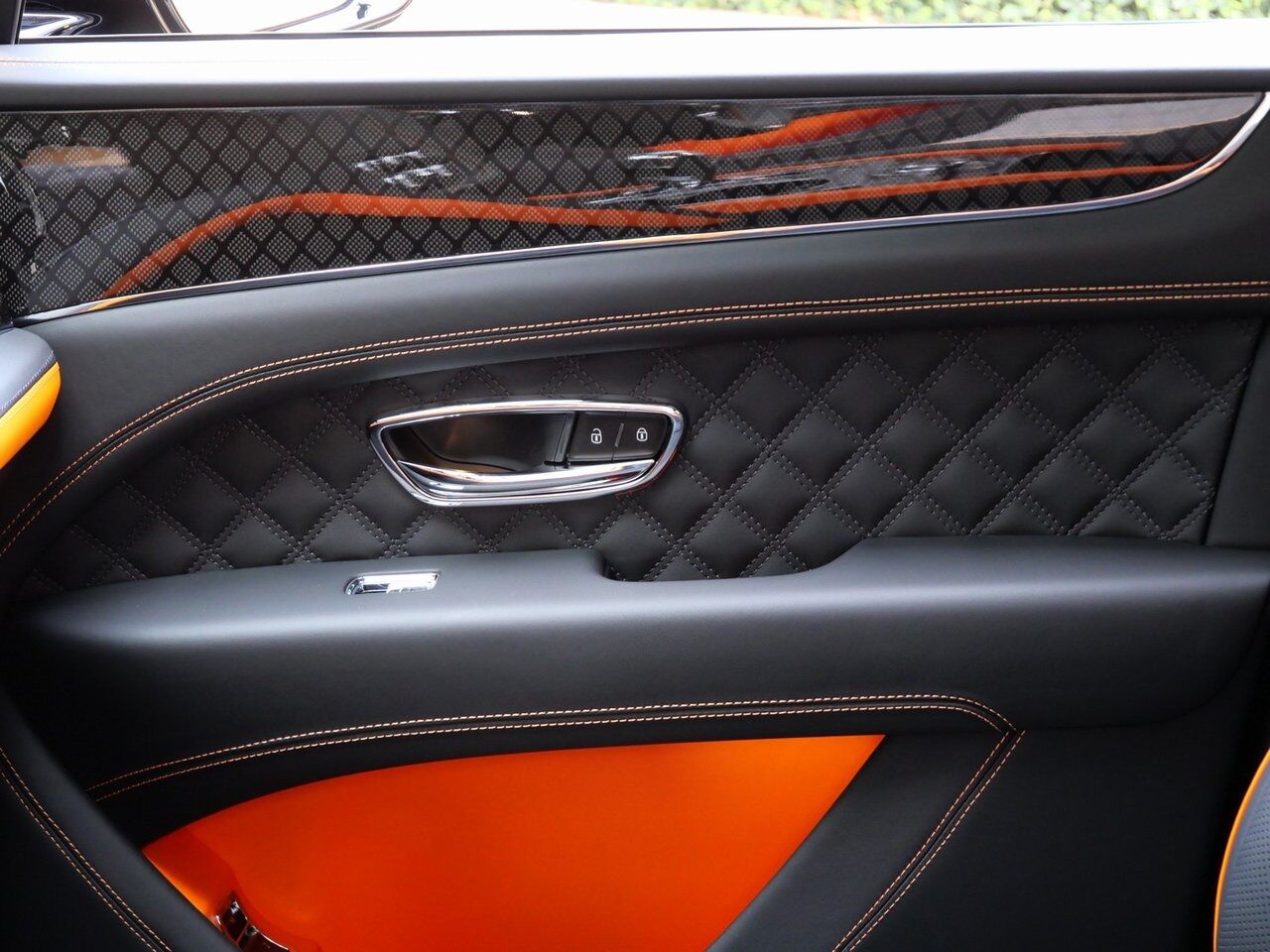 2025 Bentley Bentayga S Black Edition Lawrence KS