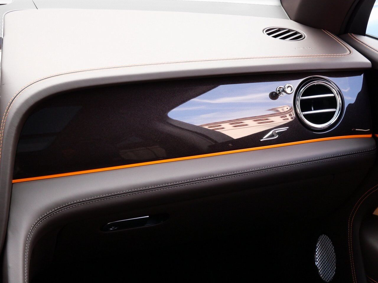 2025 Bentley Bentayga S Lawrence KS