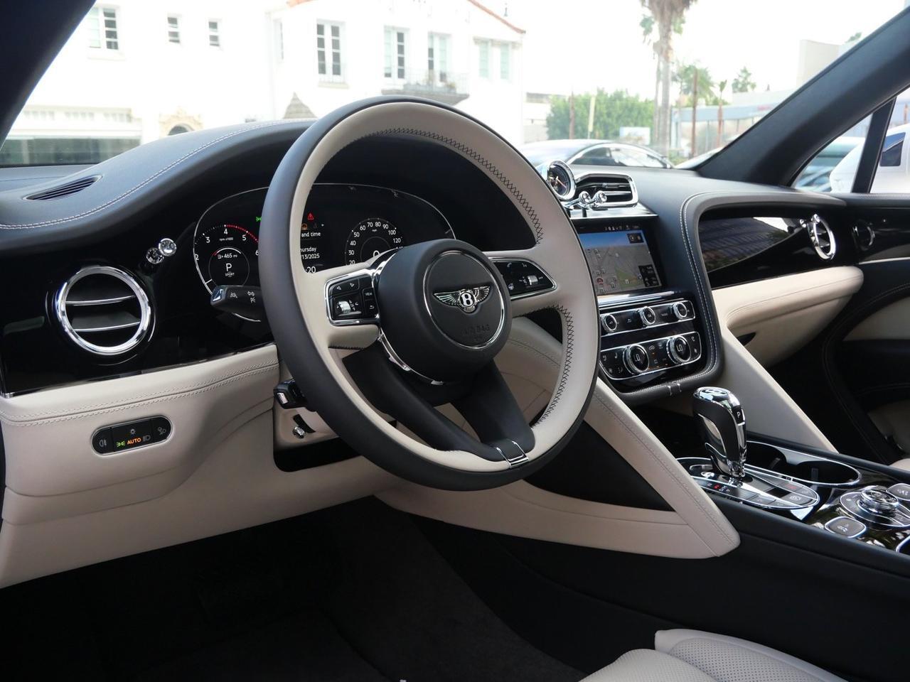 2025 Bentley Bentayga V8