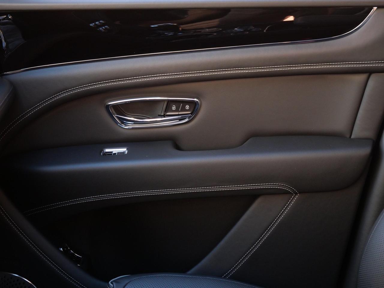 2025 Bentley Bentayga V8 Lawrence KS