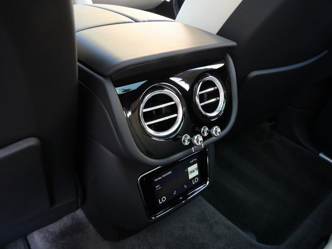 2025 Bentley Bentayga V8 Lawrence KS